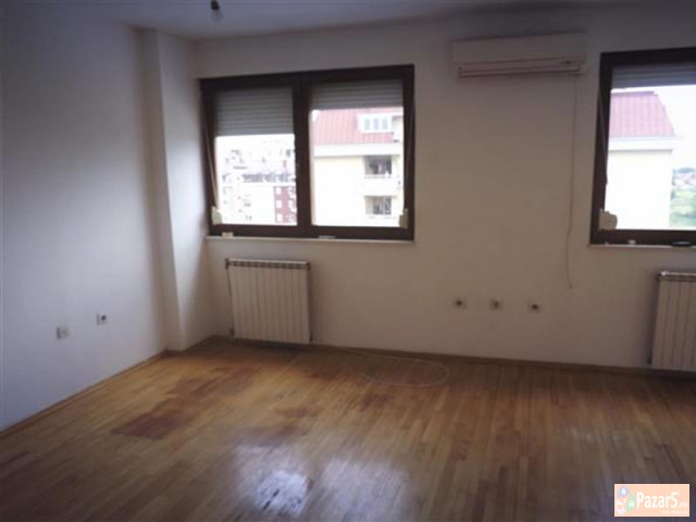 СЕ ИЗДАВА ТРОСОБЕН ПРАЗЕН СТАН ВО НОВО ЛИСИЧЕ