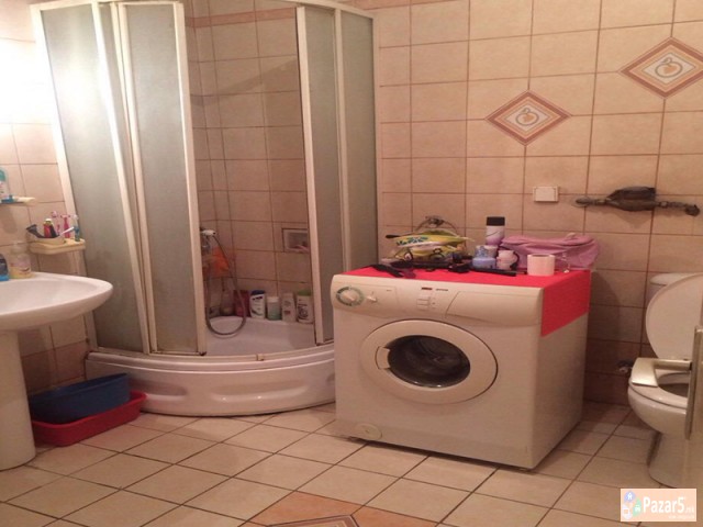 СЕ ИЗДАВА ТРОСОБЕН СТАН КАЈ НОВА ЖЕЛЕЗНИЧКА