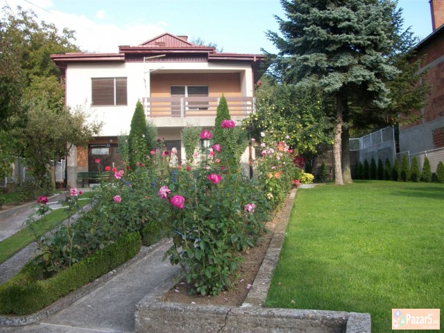 Куќа во село Бањани