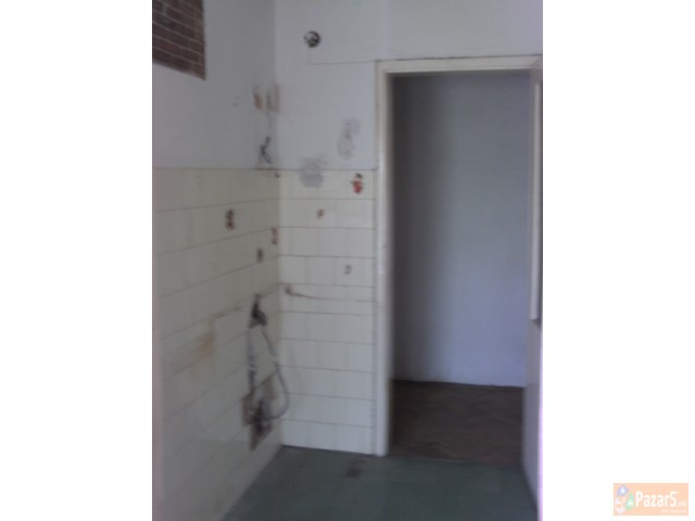 СЕ ПРОДАВА 2-СОБЕН СТАН ВО ЧАИР