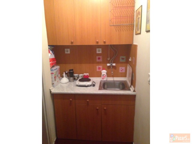 Издавам гарсоњера