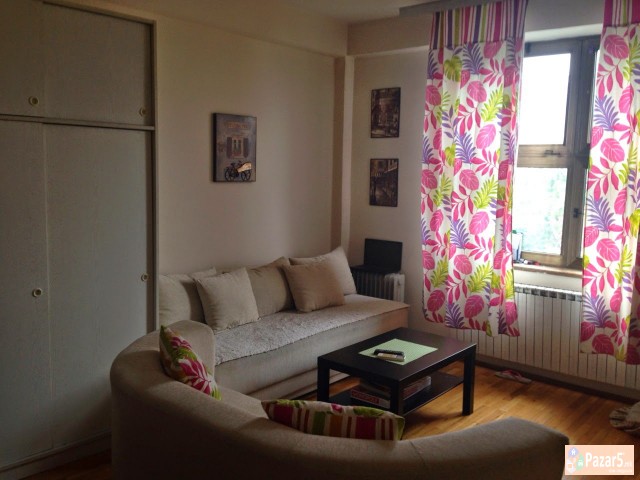 Издавам гарсоњера