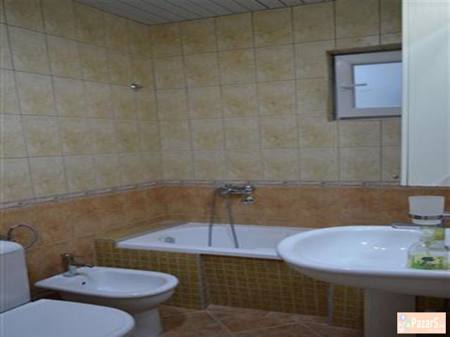 Se Iznajmuva Trosoben Stan Vo Centar