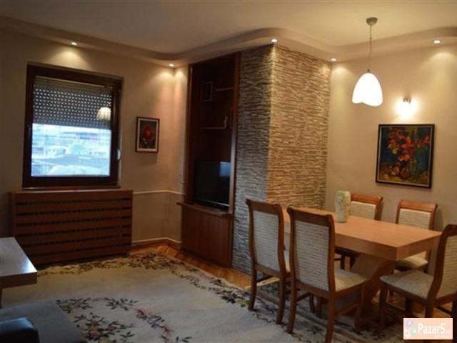 Se Iznajmuva Trosoben Stan Vo Centar