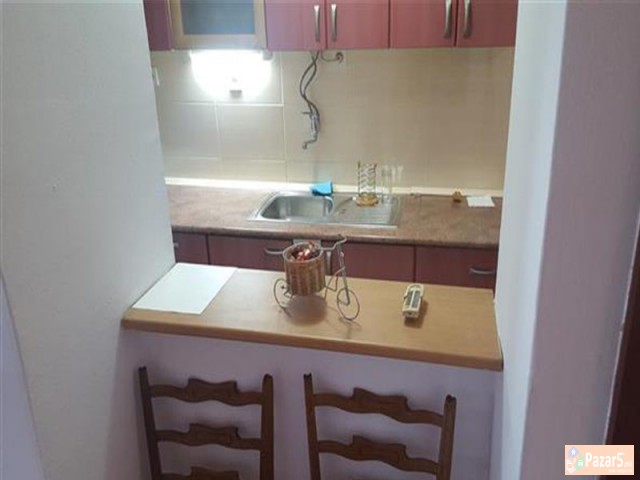 Se Iznajmuva Trosoben Stan Vo Kapishtec