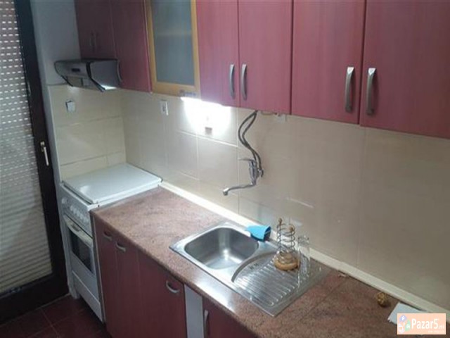 Se Iznajmuva Trosoben Stan Vo Kapishtec