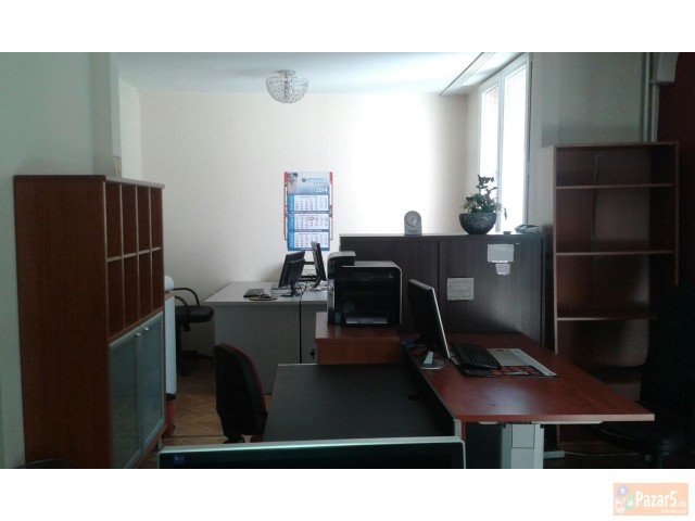 СЕ ИЗДАВА НАМЕСТЕН КАНЦЕЛАРИСКИ ПРОСТОР