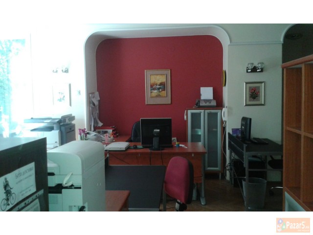 СЕ ИЗДАВА НАМЕСТЕН КАНЦЕЛАРИСКИ ПРОСТОР