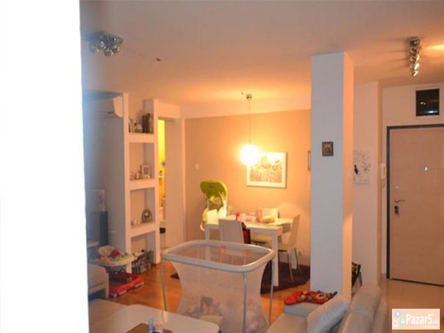 Se Izdava Trosoben Stan Vo Taftalidze 1