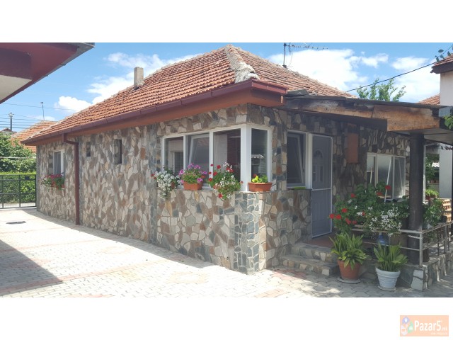 Se Prodava Kukja Vo Nas. Lisice