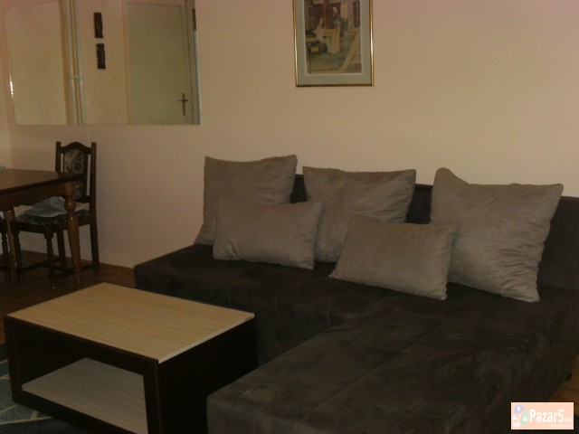 СЕ ИЗДАВА 3-СОБЕН СТАН ВО КАРПОШ 4