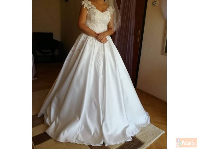 Рачно изработен нов невестински фустан