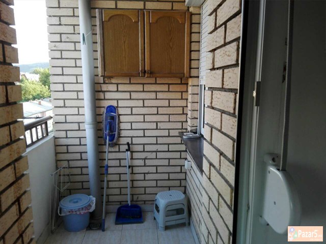 СЕ ИЗДАВА НОВ ДВОСОБЕН СТАН КАЈ НОВА ЖЕЛЕЗНИЧКА