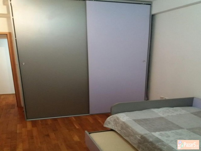 Se Iznajmuva Trosoben Stan Vo Centar