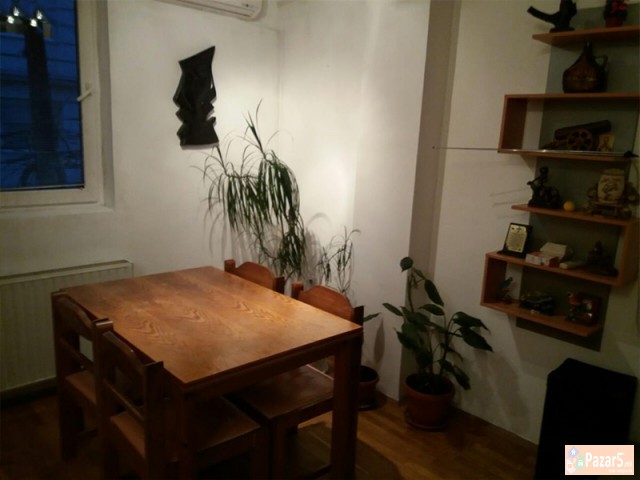 Se Iznajmuva Trosoben Stan Vo Centar