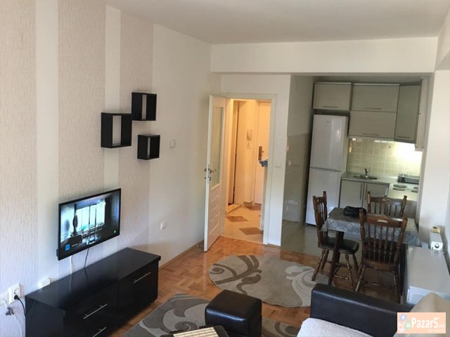 Se Iznajmuva Dvosoben Stan Vo Centar