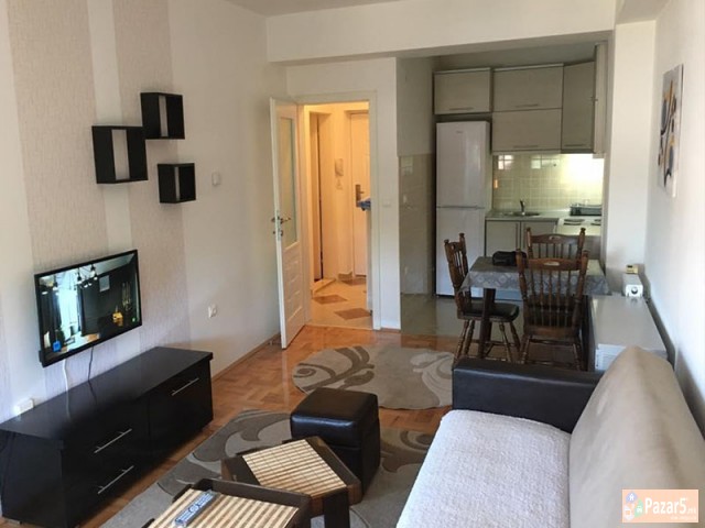 Se Iznajmuva Dvosoben Stan Vo Centar