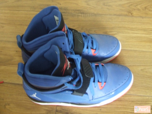 Продавам три пара Џорданки