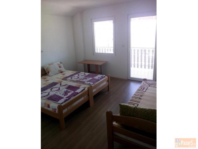 Издавам соби во Охрид