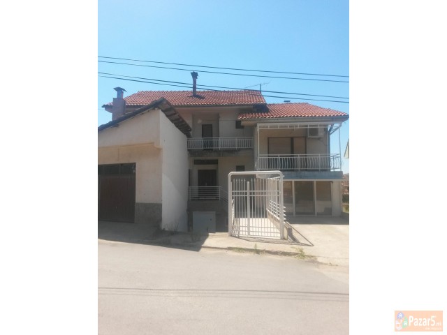 Продавам куќа 