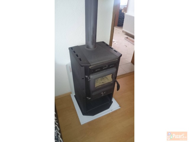 Се продава пеќка на тврдо гориво ( дрва, јаглен, б