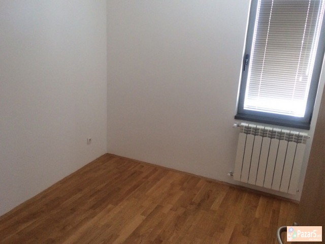 СЕ ИЗДАВА ПРАЗЕН СТАН ВО ЦЕНТАР/ БУЊАКОВЕЦ