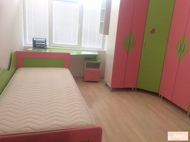 СЕ ИЗДАВА ТРОСОБЕН СТАН ВО ЦЕНТАР/УНИВЕРЗАЛНА САЛА