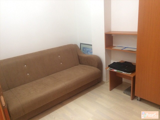 СЕ ИЗДАВА ТРОСОБЕН СТАН ВО ЦЕНТАР/УНИВЕРЗАЛНА САЛА