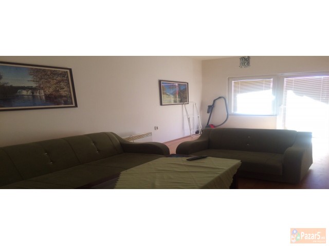 СЕ ИЗДАВА ТРОСОБЕН СТАН ВО ЦЕНТАР/УНИВЕРЗАЛНА САЛА