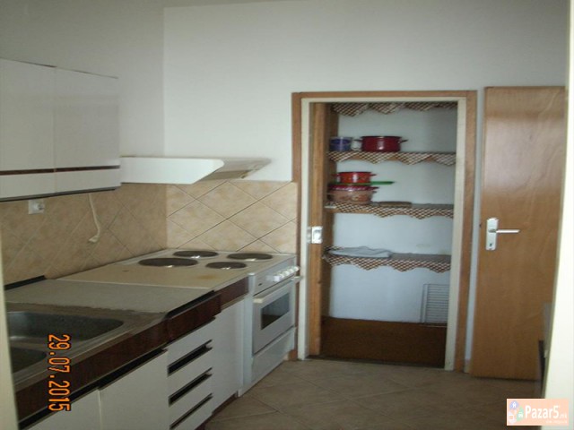 СЕ ИЗДАВА ТРОСОБЕН СТАН КАЈ СКОПЈАНКА