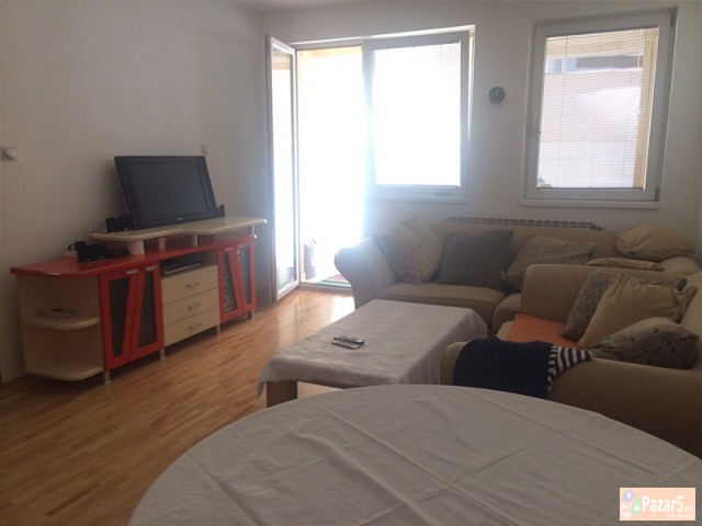 СЕ ИЗДАВА ТРОСОБЕН СТАН ВО ДЕБАР МААЛО