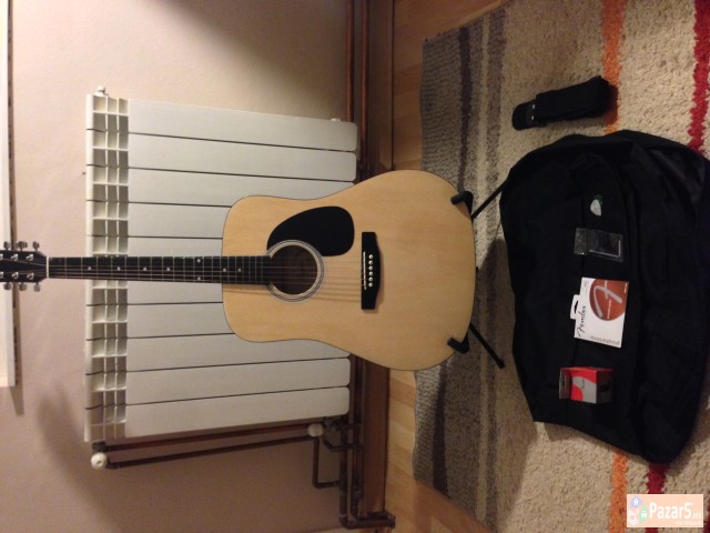 Prodavam Squier Akusticna Gitara