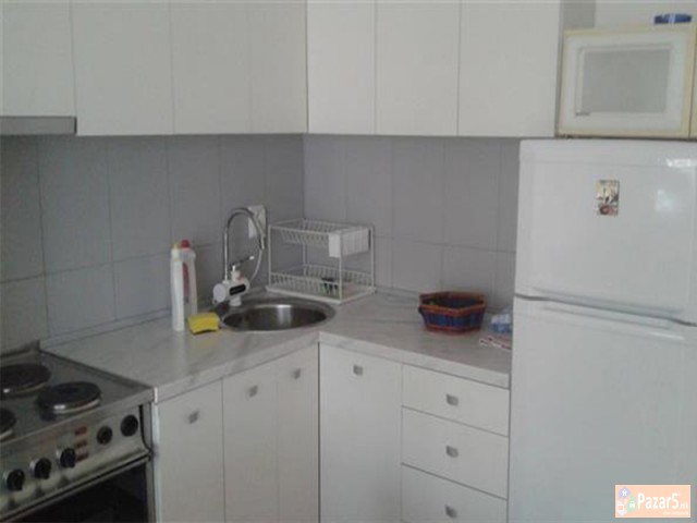 СЕ ИЗДАВА ДВОСОБЕН СТАН КАЈ НОВА ЖЕЛЕЗНИЧКА