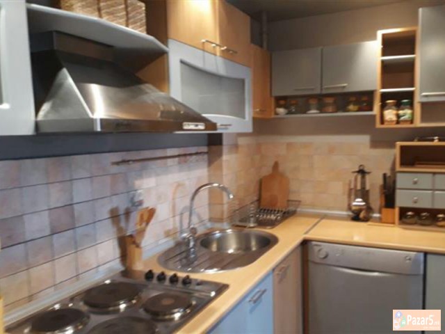 СЕ ИЗДАВА ТРОСОБЕН СТАН КАЈ НОВА ЖЕЛЕЗНИЧКА