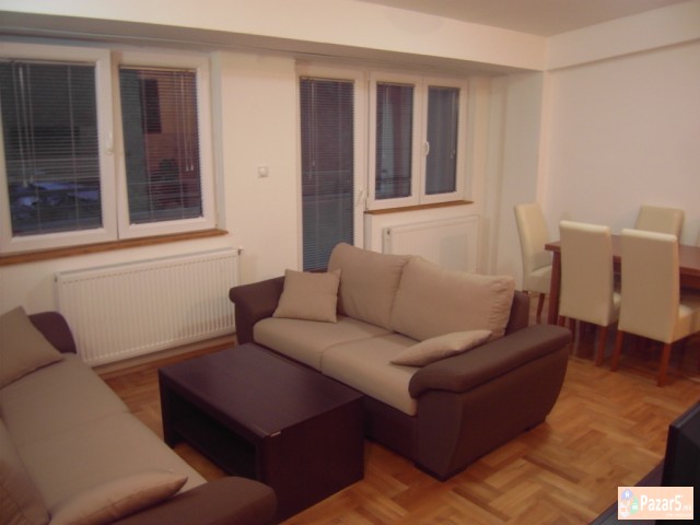 Се изнајмува двособен стан во Центар