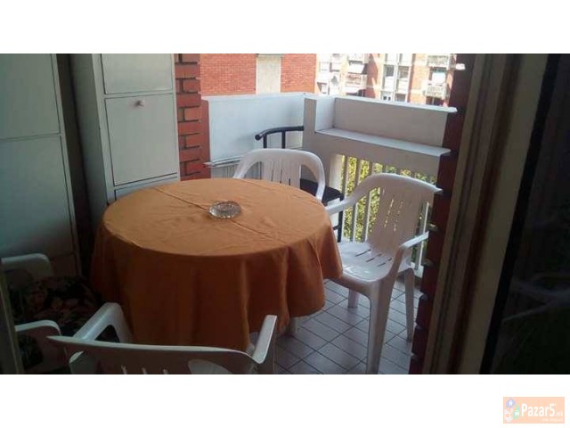 Се изнајмува двособен стан во Капиштец