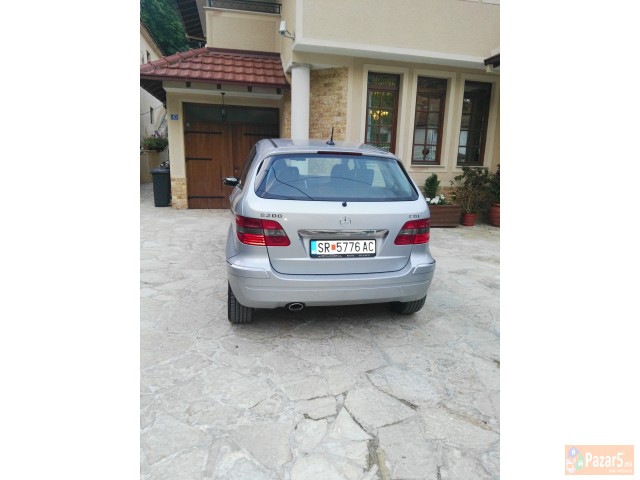 Mercedes Benz B200