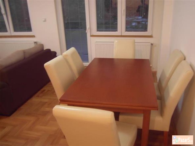 СЕ ИЗДАВА ДВОСОБЕН СТАН ВО БЛИЗИНА НА ДРЖАВНА