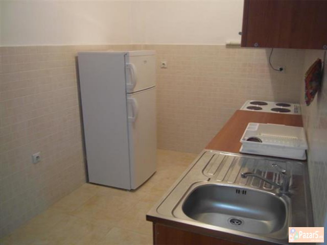 СЕ ИЗДАВА ДВОСОБЕН СТАН ВО БЛИЗИНА НА ДРЖАВНА