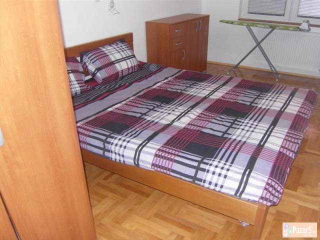 СЕ ИЗДАВА ДВОСОБЕН СТАН ВО БЛИЗИНА НА ДРЖАВНА