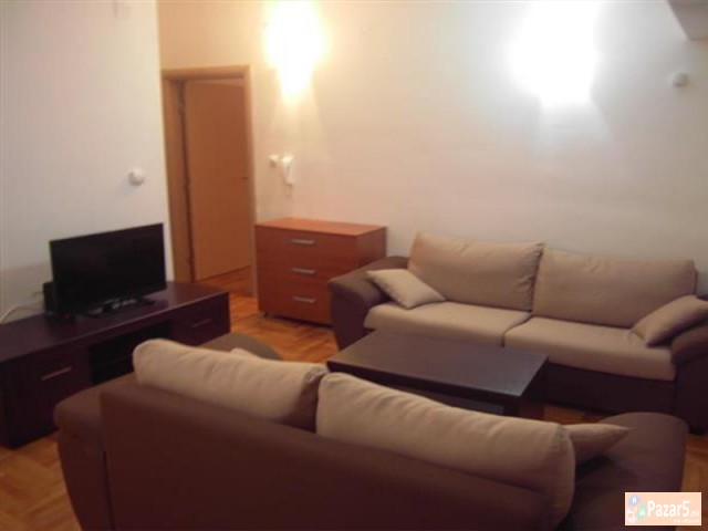 СЕ ИЗДАВА ДВОСОБЕН СТАН ВО БЛИЗИНА НА ДРЖАВНА