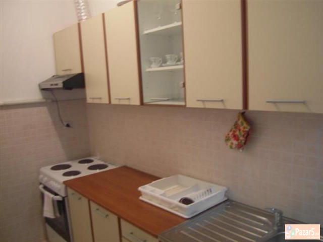 СЕ ИЗДАВА ДВОСОБЕН СТАН ВО БЛИЗИНА НА ДРЖАВНА