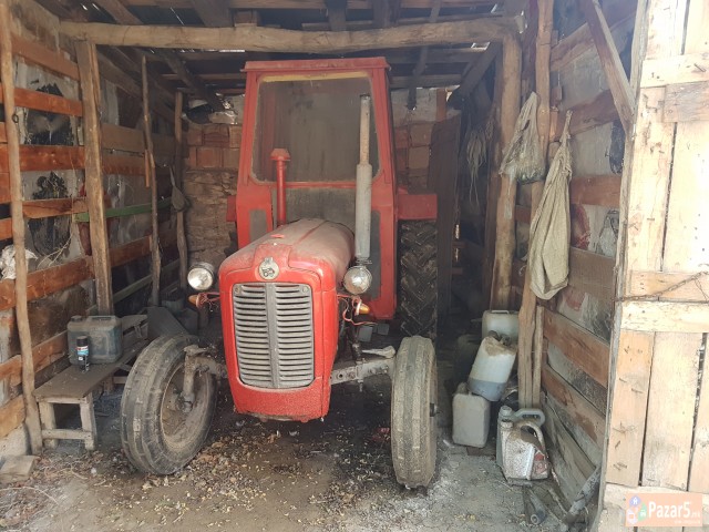 Трактор 533 сет со плугови и дрљачи