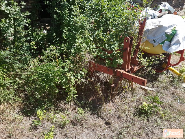 Трактор 533 сет со плугови и дрљачи