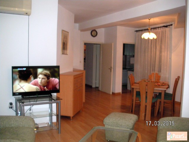 издавам трособен наместен стан во Центар