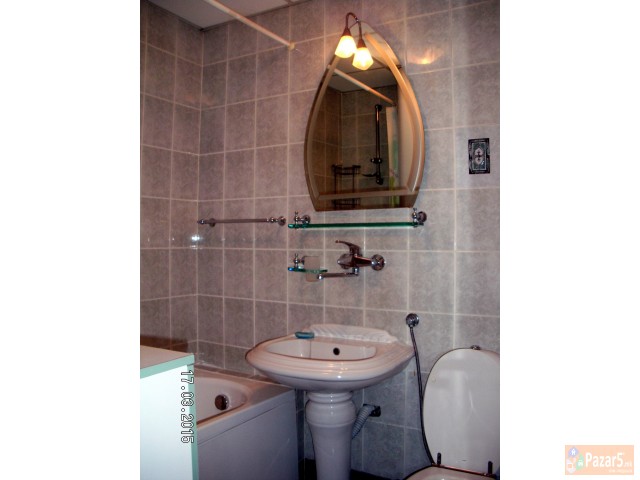 издавам трособен наместен стан во Центар