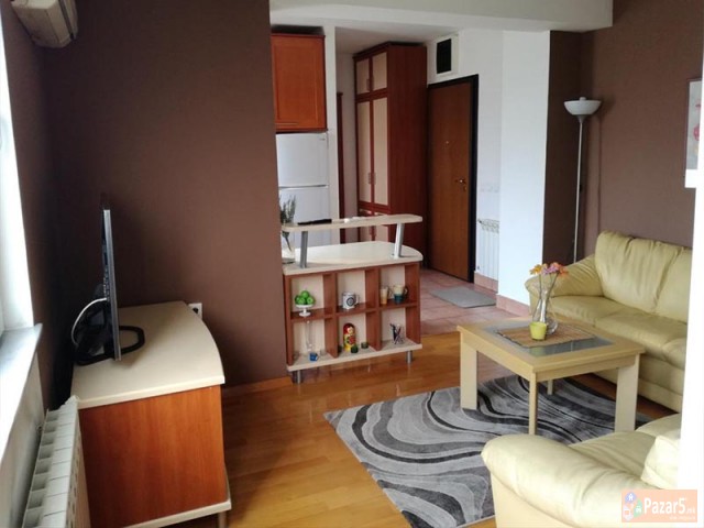 СЕ ИЗДАВА ДВОСОБЕН СТАН ВО ЦЕНТАР/РАМСТОР