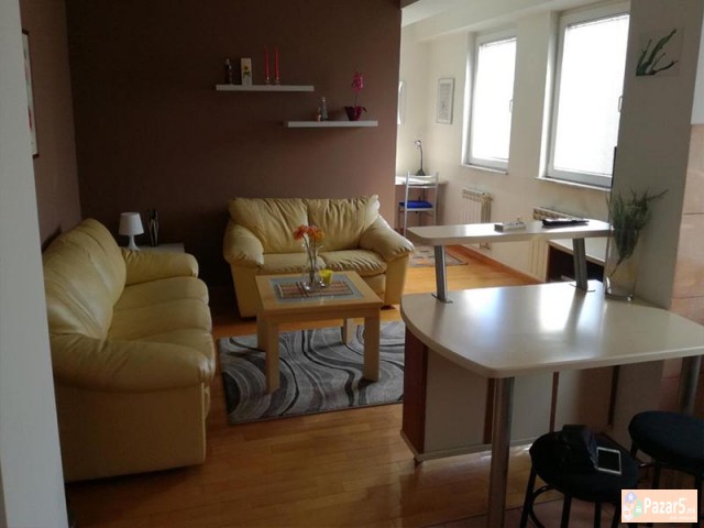 СЕ ИЗДАВА ДВОСОБЕН СТАН ВО ЦЕНТАР/РАМСТОР