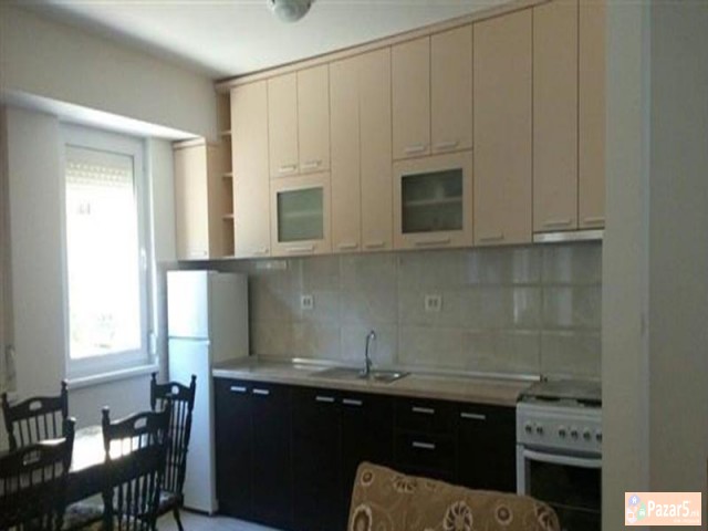 СЕ ИЗДАВА ТРОСОБЕН СТАН ВО АЕРОДРОМ