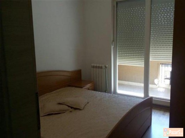 СЕ ИЗДАВА ТРОСОБЕН СТАН ВО АЕРОДРОМ